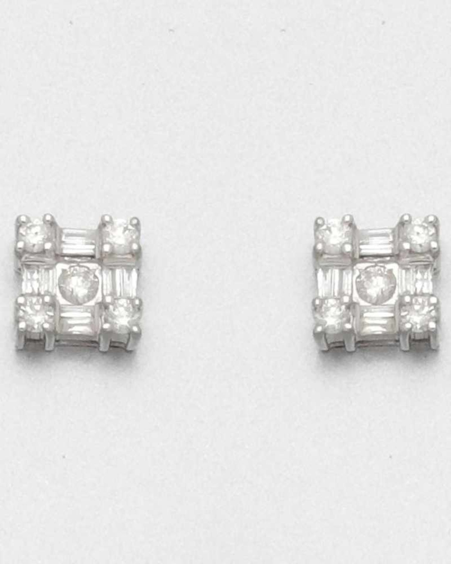Paar Ohrstecker mit Diamanten 750er WG, gestemp. 8 Diamanten im Baguette-Schliff und 10 Brillanten