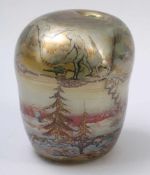 Vase mit Menschen und Vögeln in Landschaft Glashütte Eisch, Frauenau 1993. Farbloses Glas. Polychrom