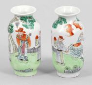 Paar Vasen China. Porzellan. Polychrom bemalt. H. 10 cm. Rote Bodenmarke. Wandung mit