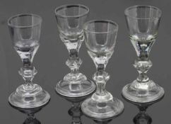 4 Kelchgläser Lauenstein, um 1770. Farbloses Glas. L. Kelchglas mit ausgeschliffenem Abriss mit