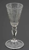 Kelchglas Mitte 18. Jh. Farbloses Glas, facettiert. Mattgeschliffener Dekor. Abriss. H. 18,5 cm.