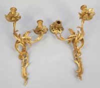 Paar Wandleuchter - Rokoko - Bronze, vergoldet. H. 38 cm. T. 18 cm. 2flamminges Leuchterpaar.