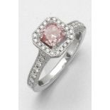 Solitär-Ring mit Diamant 750er WG, gestemp. 1 Diamant im Cushion-Cut ca. 1,04 ct (fancy pink/