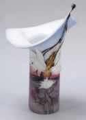 Vase mit aufgeschmolzener Libelle Glashütte Eisch, Frauenau 1994. Farbloses Glas, mit opakweißem