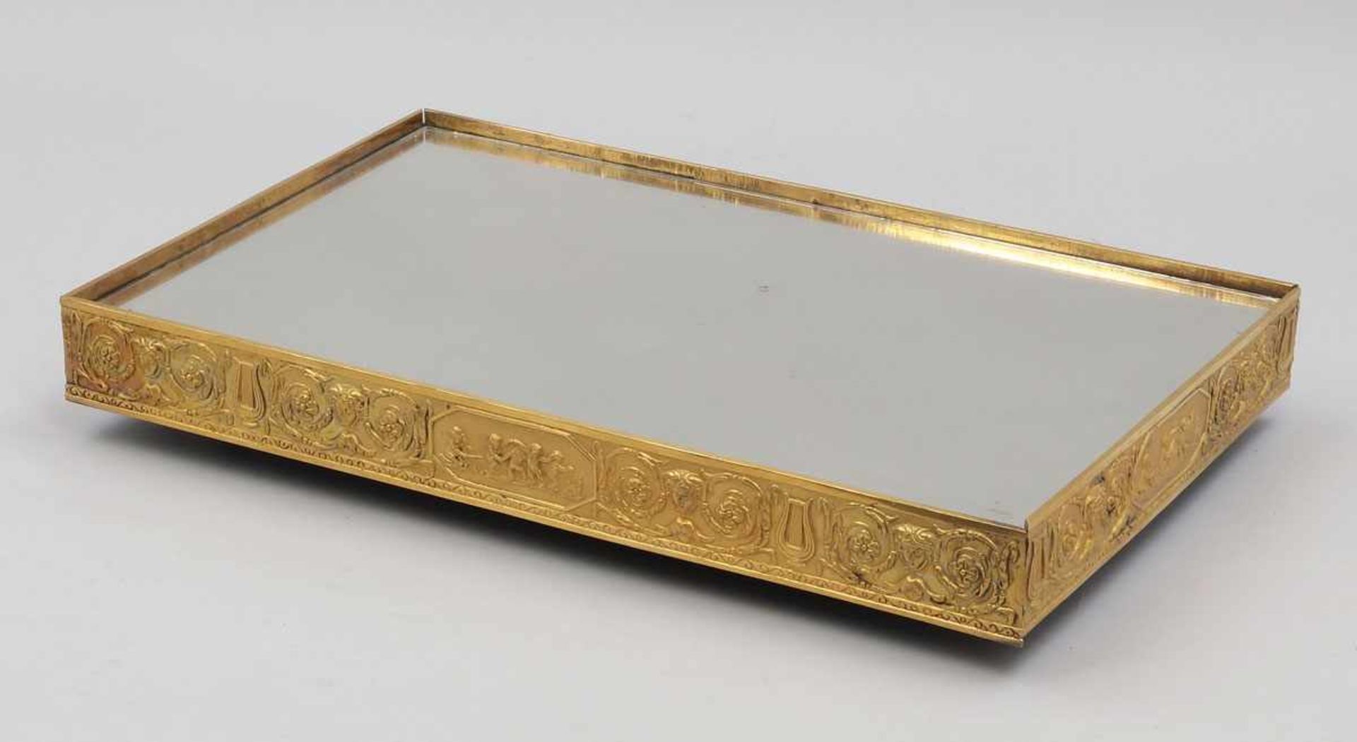 Tischdekoration mit Spiegel 19. Jahrhundert. Bronze. Spiegelglas. 7 x 48 x 30 cm. Rechteckige Form