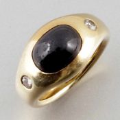 Kleiner Bandring mit Saphir-Cabochon 585er GG, gestemp. 1 Saphir im Cabochon-Schliff ca. 2,8 ct. 2