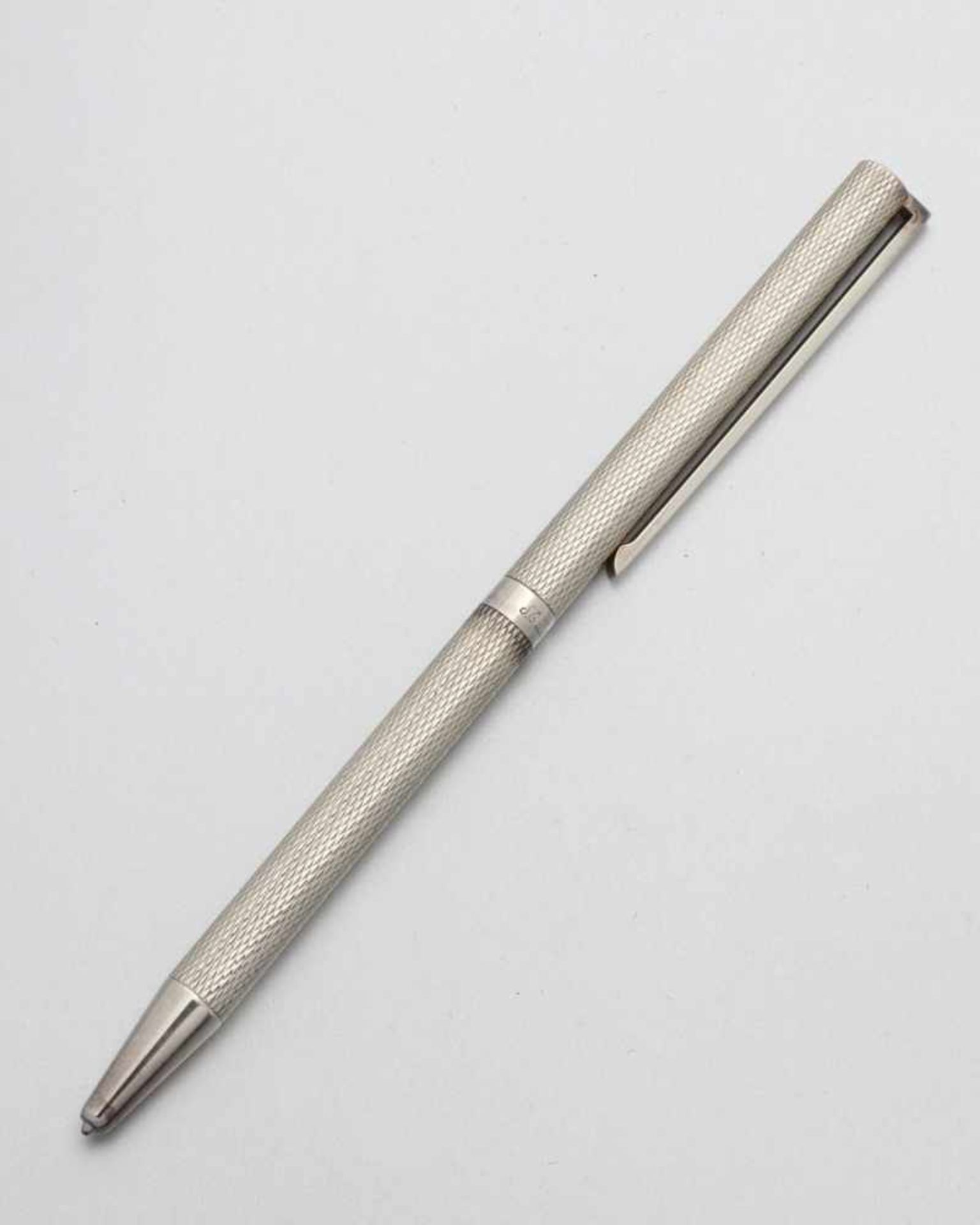 Kugelschreiber S.T. Dupont/Paris. Versilbert. L. 13,5 cm. Bez. 43AAP90. Im Orig.-Etui.