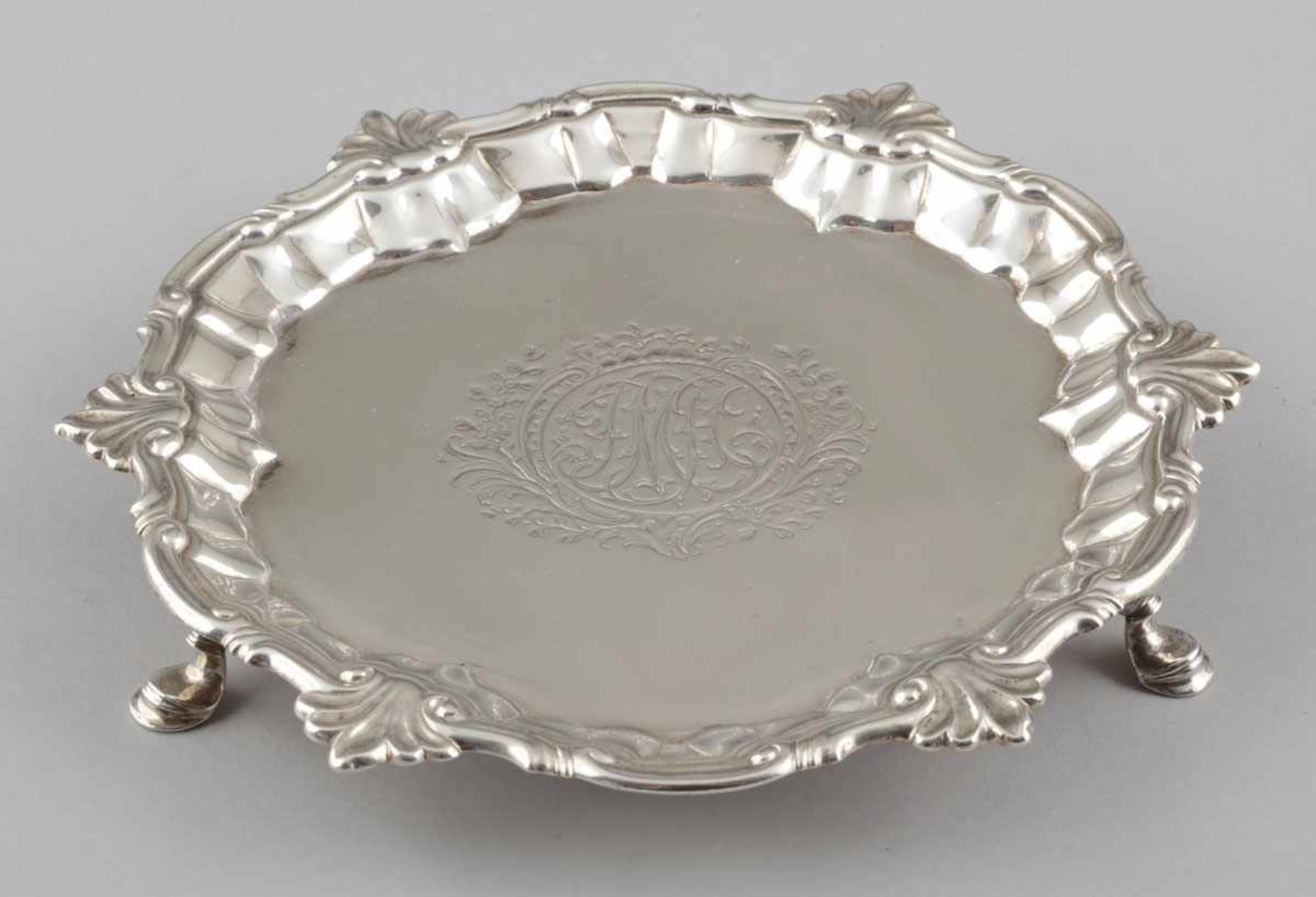 Salver William Peaston/London/England, 1754/55. 925er Silber. Punzen: Herst.-Marke, Stadt- und