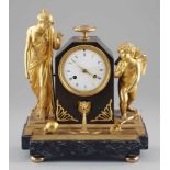 Empire Pendule Frankreich, um 1820. Bronze 36,5 x 30 x 14,8 cm. Schlag auf Glocke. Pendel.