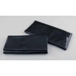 2 Clutches Schwarzes Lackleder. 11 x 23 cm bzw. 13 x 26 cm.