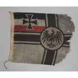 Seekriegsflagge Deutsches Reich, um 1910. Leinen. 89 x 100 cm. Kassette als Schuber. Diese