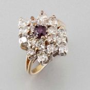 Damenring mit Brillanten und einem Rhodolith A Lady's diamond and rhodolite ring 750er GG und WG,