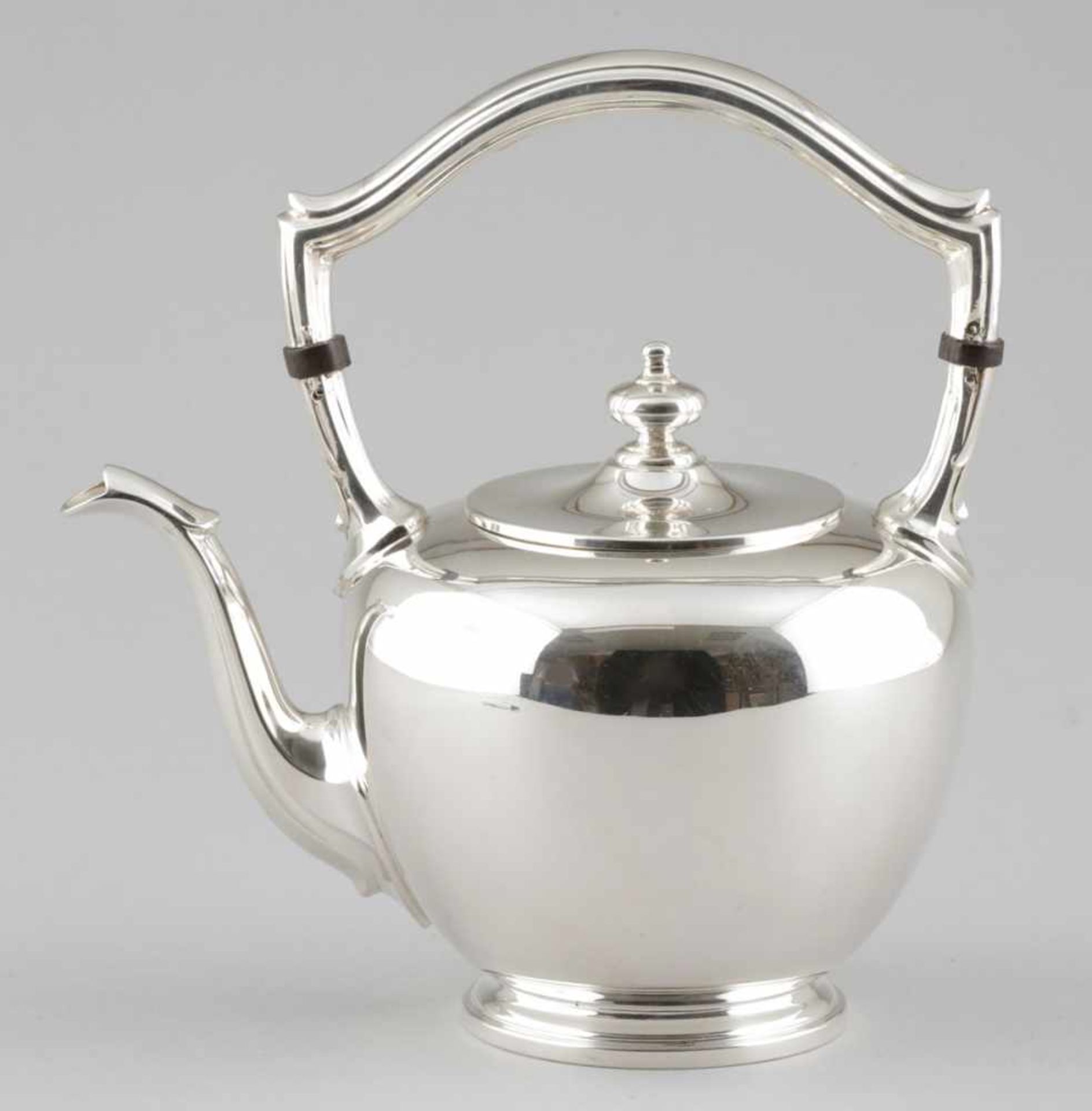 Teekanne / Tea Pot Reed & Barton/USA. 925er Silber. Punzen: Herst.-Marke, 925. H. 24,5 cm. Gew.: 950