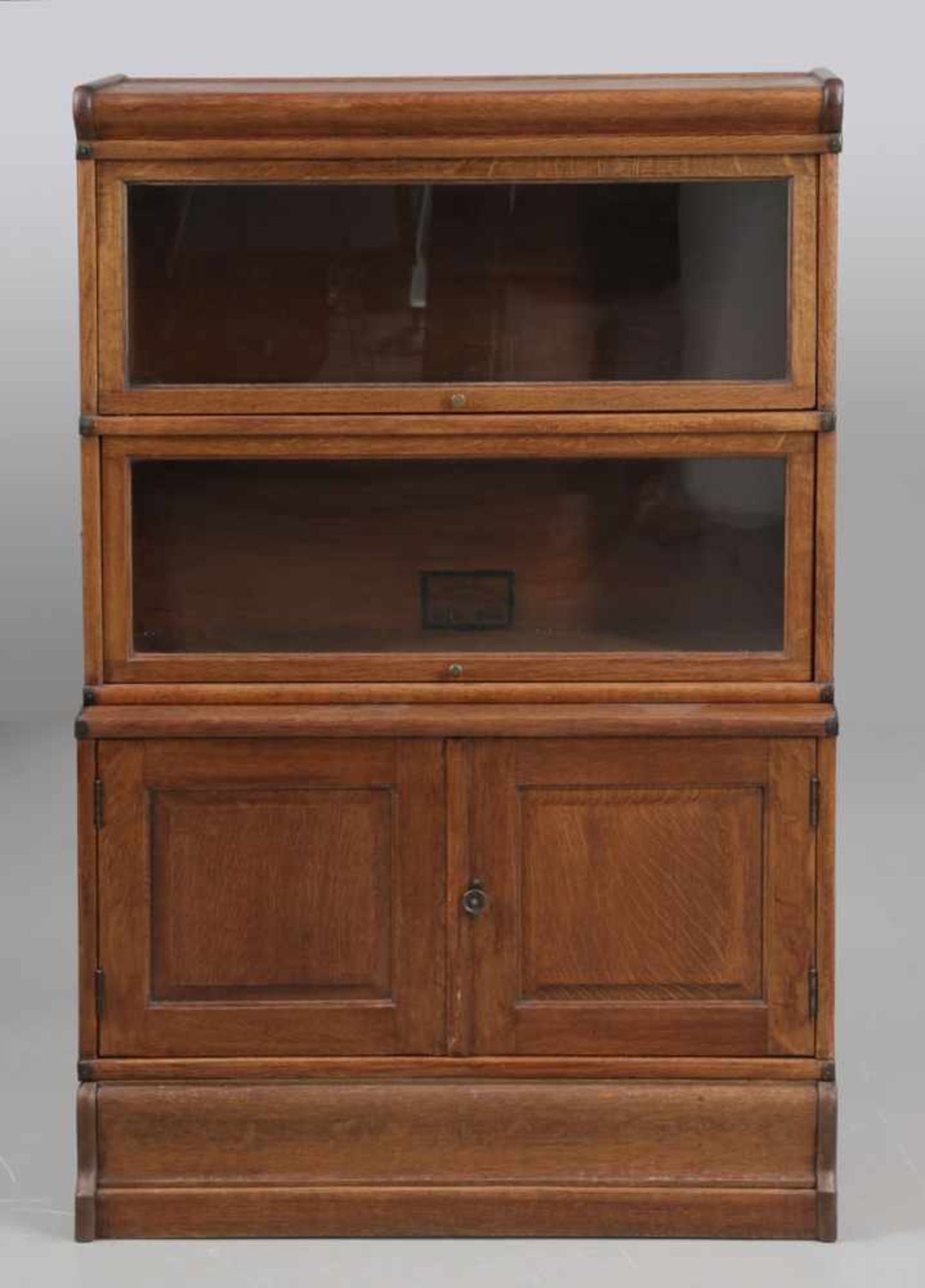 Bücherregal / Book Case Globe Wernicke/Cincinnati/USA. Eiche. 130 x 86,5 x 38,5 cm. Firmen