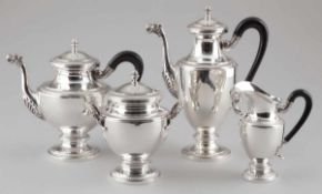 4tlg. Kaffee- und Teeservice im Empire-Stil Frankreich, um 1900. 950er Silber. Punzen: Herst.-Marke,