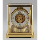 Atmos-Uhr Jaeger-LeCoultre/Schweiz. Messing. Poliert. 22,2 x 18 x 13,5 cm. Modell 209455. Werk und