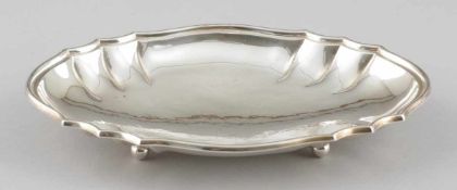 Schale im Barock-Stil 800er Silber. Punzen: 800. 3 x 21 x 15 cm. Gew.: 214 g.