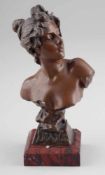 Emmanuel Villanis 1858 Lille - 1914 Paris - "Diane" - Bronze. Braun patiniert. Rötlicher