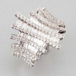 Prachtvoller Ring mit Diamant-Baguetten 750er WG, gestemp. Div. Diamanten Im Brillantschliff und