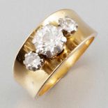 Ring drei Altschliff-Diamanten 585er GG, gestemp. 1 Diamanten im Altschliff 0,7 ct und zwei
