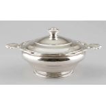 Deckelterrine Belgien, um 1900. 835er Silber. Punzen: Herst.-Marke, 835. 15 x 31 x 21 cm. Gew.: 1420