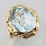 Ring mit Aquamarin 585er GG/WG, gestemp. 1 Aquamarin im Ovalschliff ca. 10 ct. Ringgr. 57. Gew.: 5,6