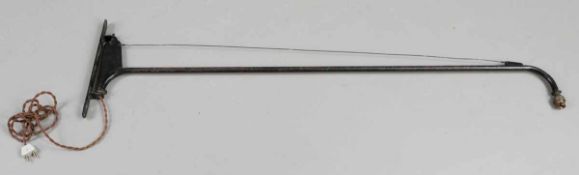 Werkstattlampe sog. Swing Jib Lamp Frankreich, um 1947. Entwurf: Jean Prouve. Metall. 33 x 130 cm.