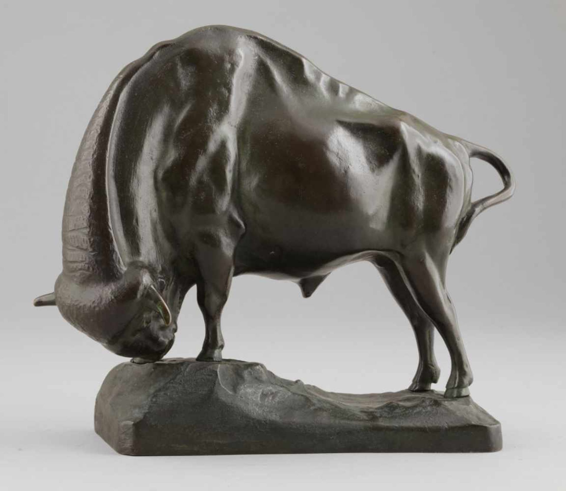 Theodor Sünderhauf Künstler des 20. Jahrhunderts - Bison - Bronze. Braun und olivgrün patiniert.