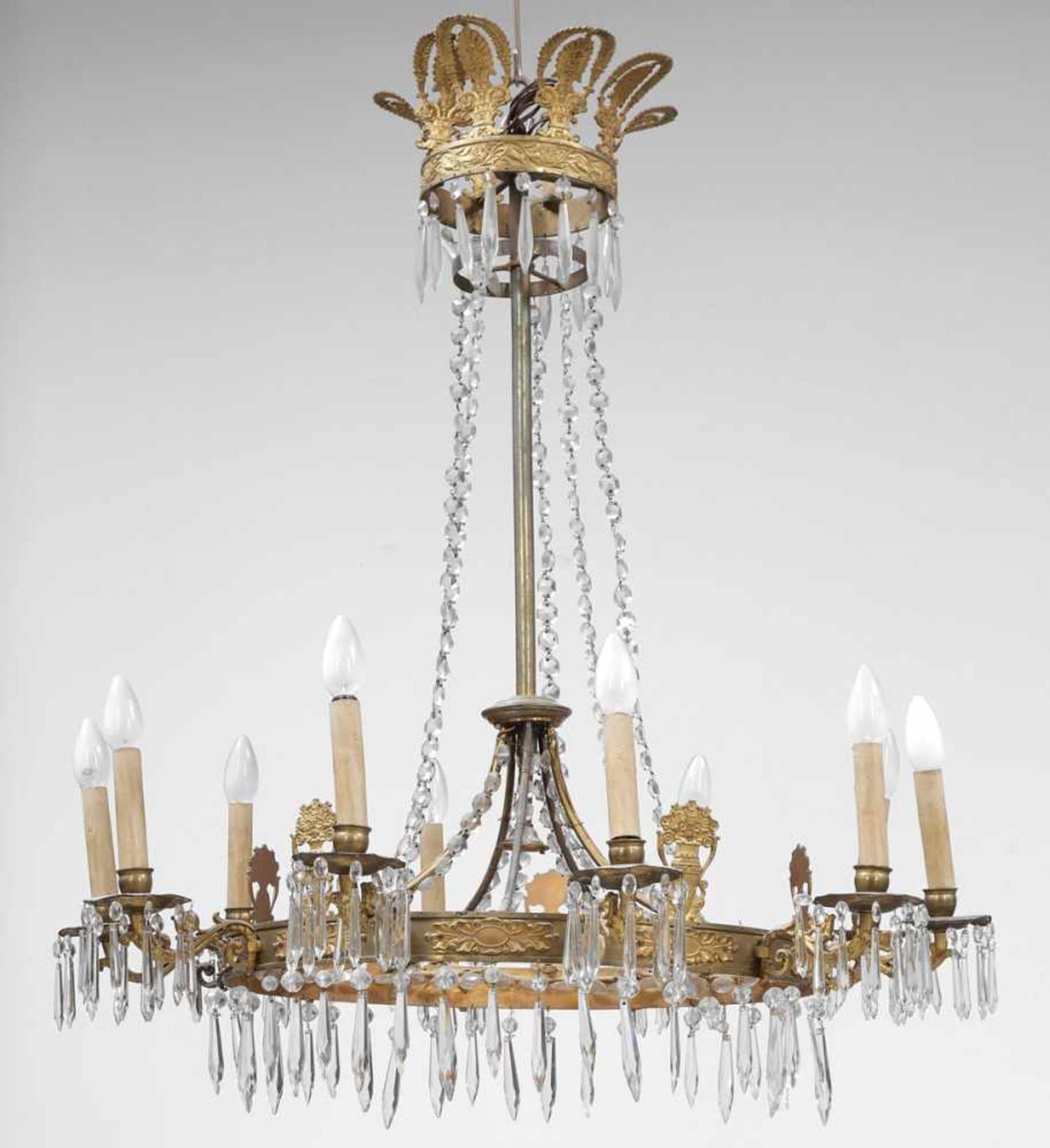 10flg. Empire-Deckenlampe 19. Jh. Bronze. H. 100 cm. D. 90 cm. Best. Fehlstellen. Reich verziert mit