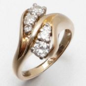 Brillantring585/- Gelbgold und 950/- Platin, gestempelt. Gewicht: 6,7g. 5 Brillanten und 1 Diamant