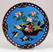 3 TellerJapan, um 1840/1850. Cloisonné. Je D. 30,5 cm. - Zustand: Leicht Besch. Gute Erhaltung.