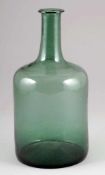 Zylinderflasche mit leicht hochgestochenem BodenNorddeutsch, 2. Hälfte 18. Jh. Grünes Glas,