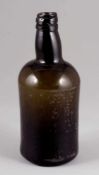 ZylinderflascheEnde 19. Jh. Braunes Glas, mit hochgestochenem Boden. Abriss. H. 23,5 cm. -