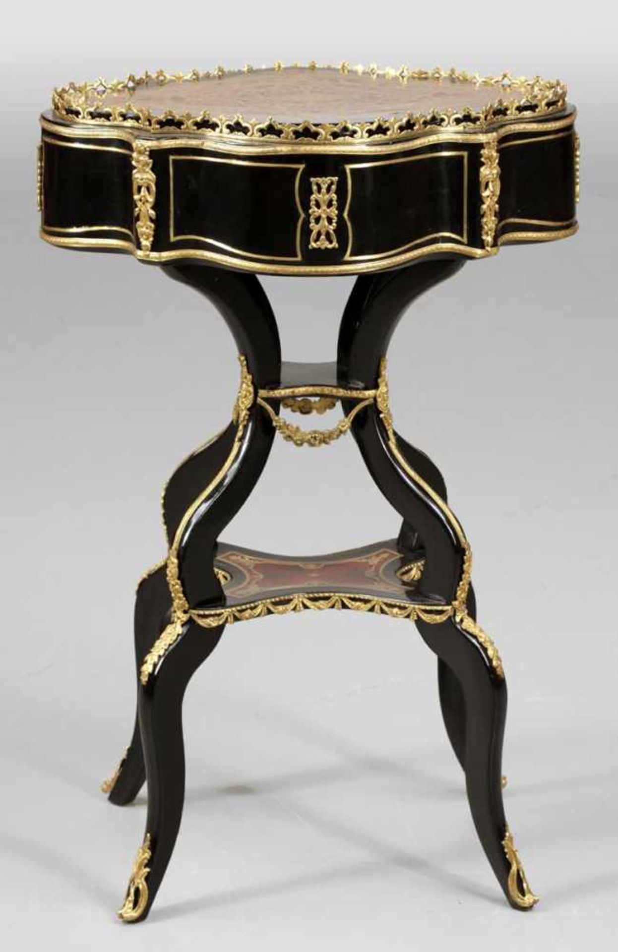 Boulle Beistelltisch mit JardiniereFrankreich um 1870. Ebonisiertes Holz. Messing. 82 x 55 x 40