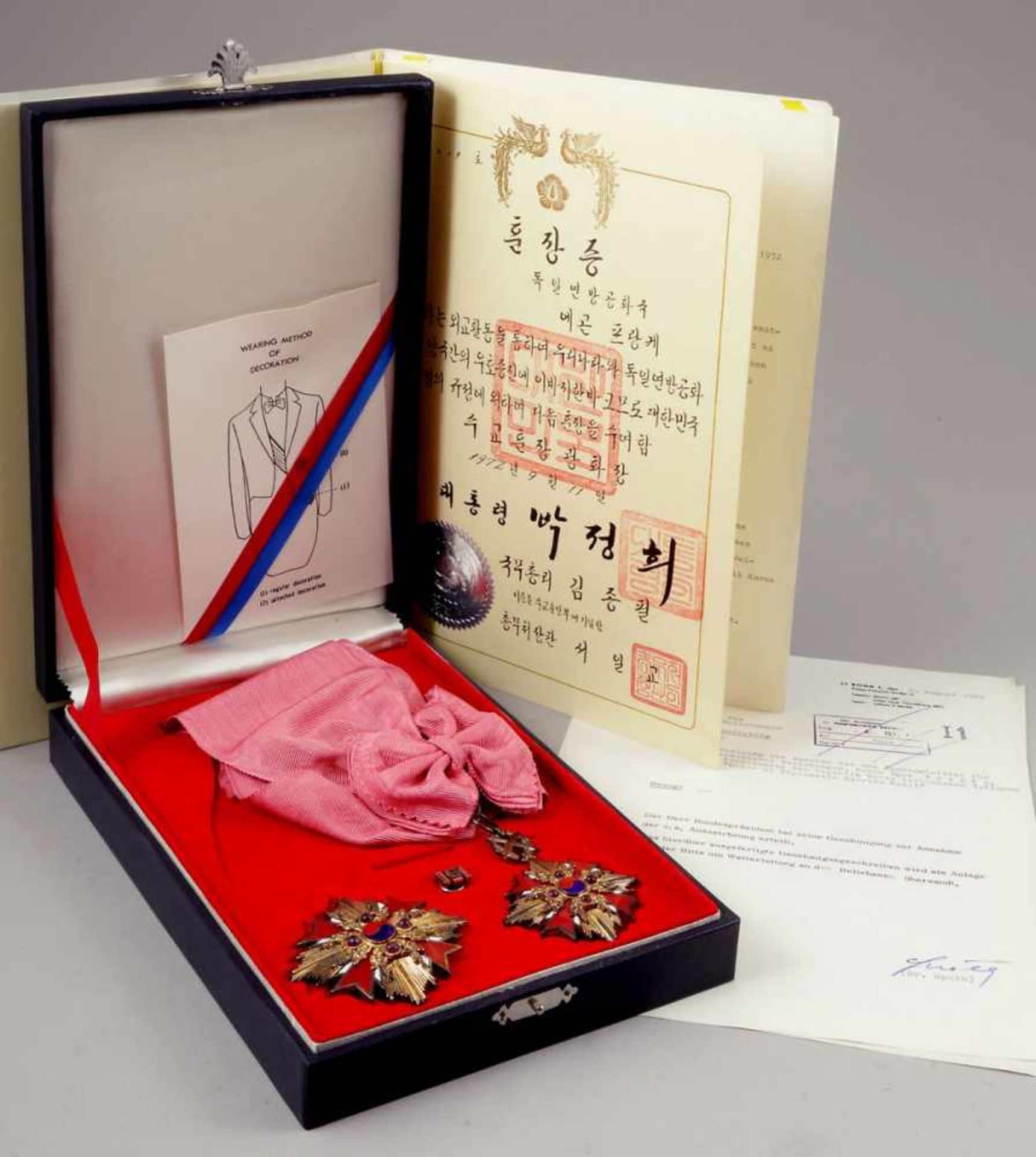 Gwanghwa Orden Diplomatischer VerdienstordenKorea. Vergoldet. Etui. Großer Bruststern. Stern am