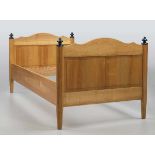 Biedermeier BettEsche. 84 x 100 x 200 cm. Innen 91 x 189 cm. Best.