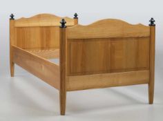 Biedermeier BettEsche. 84 x 100 x 200 cm. Innen 91 x 189 cm. Best.