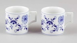 2 kleine KaffeebecherStaatliche Porzellan Manufaktur, Meissen 1990. - Zwiebelmuster - Porzellan,