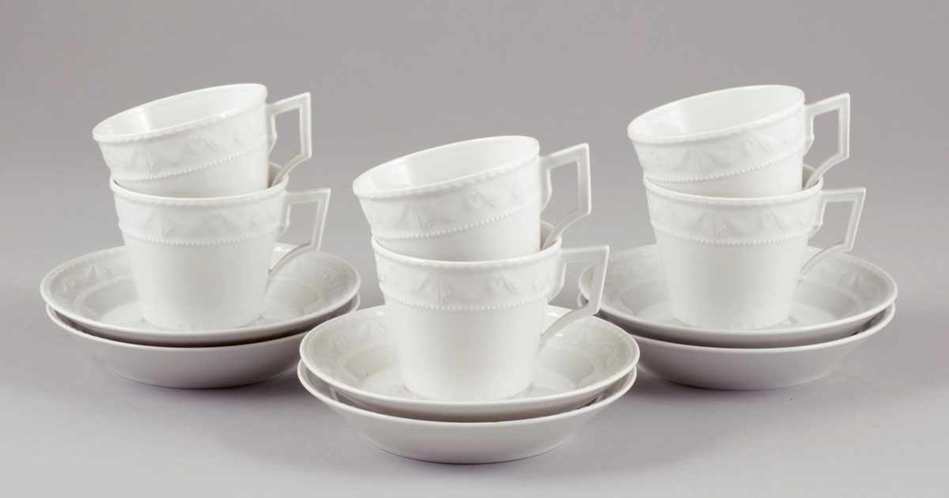 Je 6 Kaffeeober- und UntertassenStaatliche Porzellan Manufaktur (KPM), Berlin 1962-2000. - Kurland -