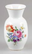 VaseStaatliche Porzellan Manufaktur, Meissen nach 1947. - Blumenbukett - Porzellan, weiß,