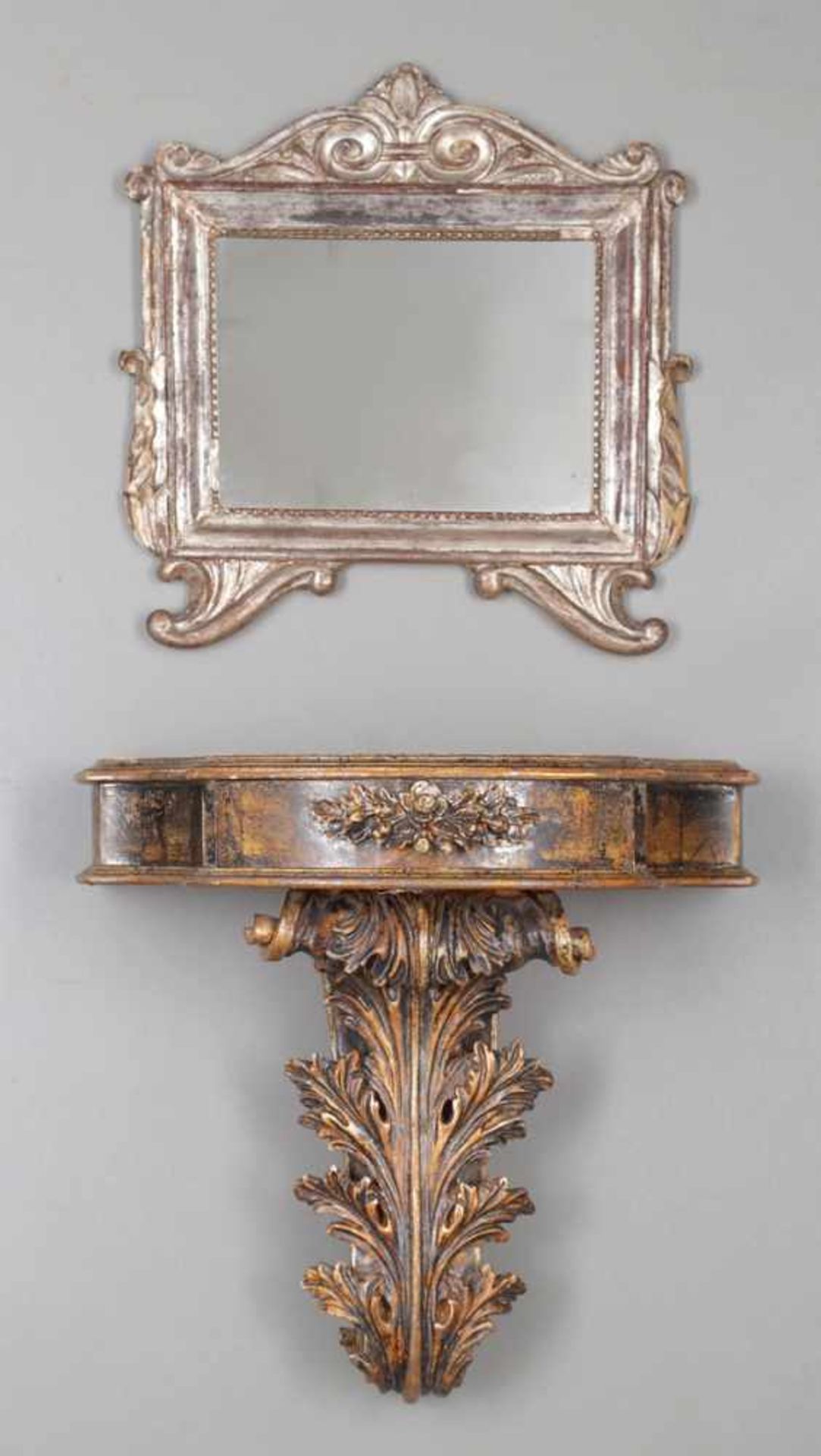 Spiegel mit Konsole im Barock-StilItalien. Holz, gefasst. Best. 1 Spiegel 52 x 50 cm. 1 Konsole 54 x