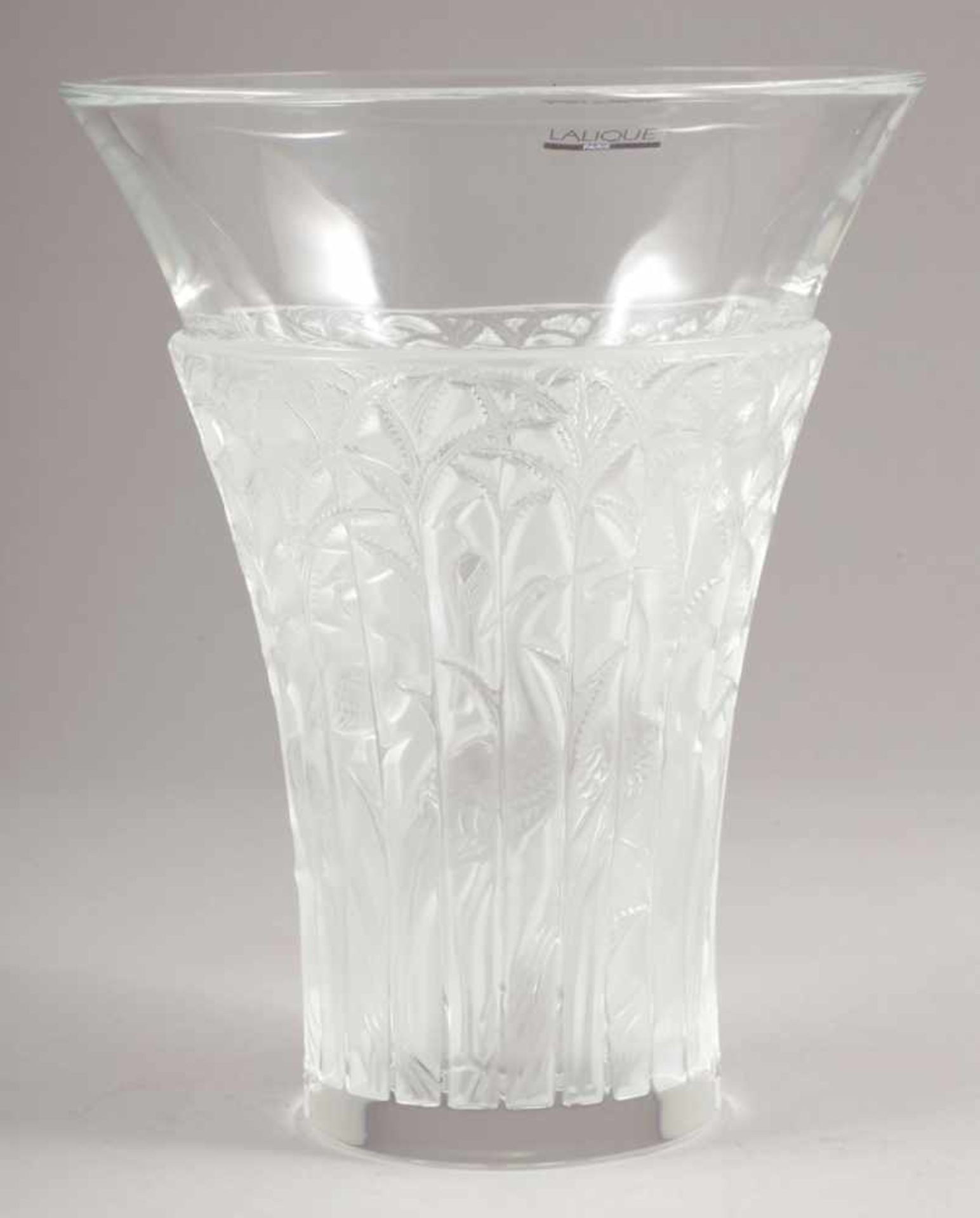 Vase - Ibis RLLalique, Wingen-sur-Moder 2010. Farbloses Glas, formgepresst, z. T. mattiert. Auf