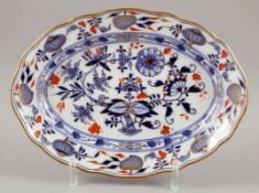 Ovale PlatteKönigliche Porzellan Manufaktur, Meissen 1850-1888. - Zwiebelmuster, rot- und