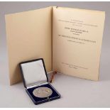 Niedersächische Landesmedaille im Verleihungsetui935er Silber. D. 7,5 cm. Am Rand mit Inschrift: