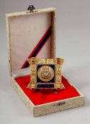 Medaille der Stadt BusanKorea, um 1979. Metall/vergoldet. 10 x 8,2 cm. Im Etui. Inschrift: City of