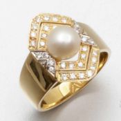 Perlen-Ring mit Brillanten750/- Gelbgold und Weißgold, gestempelt. Gewicht: 8,5g. 1 Perle (D. 0,