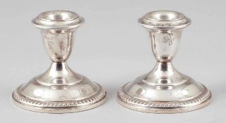 Paar Kerzenleuchter925er Silber. Punzen: Herst.-Marke, 925. H. 8 cm. Gew.: 520 g (gewichtet).