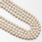 Endlos-PerlenketteDiv. Perlen (D. 0,54cm). Ges.-Gewicht: 57,3g. L. 160cm. Guter Erhalt und schöner