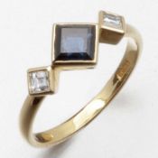 Rechteckiger Saphir-Ring mit Diamanten750/- Gelbgold, gestempelt. Gewicht: 2,7g. 1 Saphir im