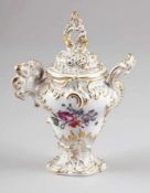 Kleine Deckelvase als Brûle parfumKönigliche und Staatliche Porzellan Manufaktur, Meissen 1850-1924.